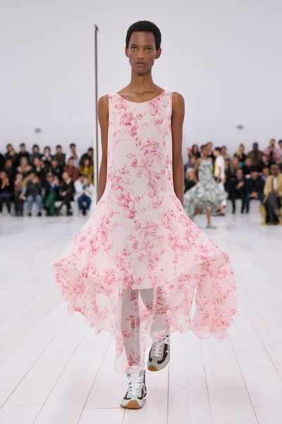 Look 10